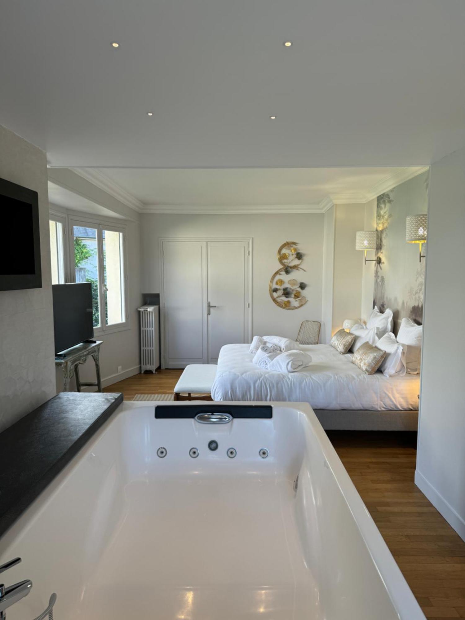 Erawan Boutique Hotel Évreux Екстериор снимка